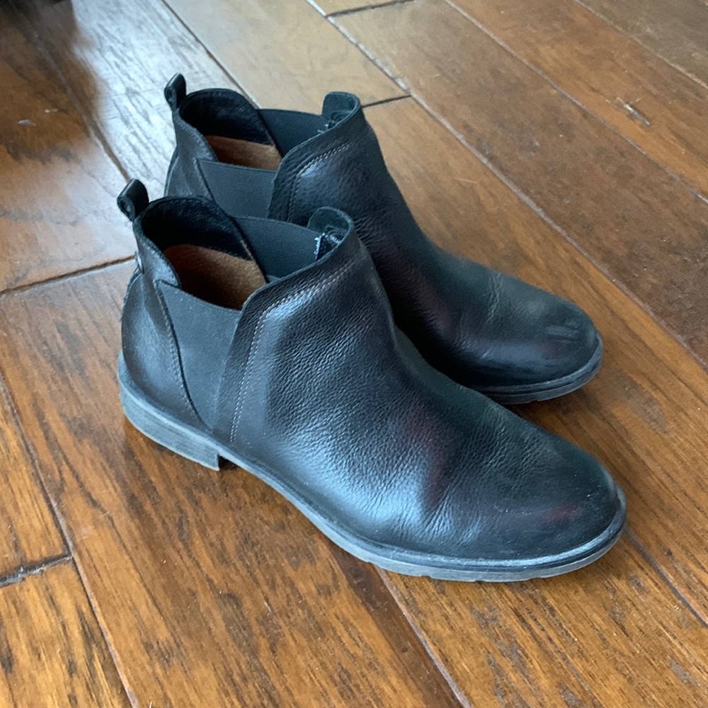 Black booties, real leather, size 8.5, Sofft brand, great condition